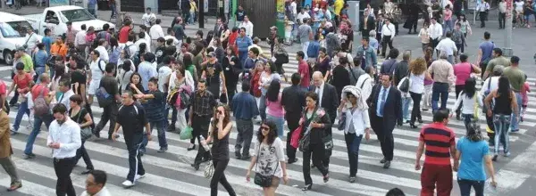 afluencia peatonal cerca de plaza tecno china